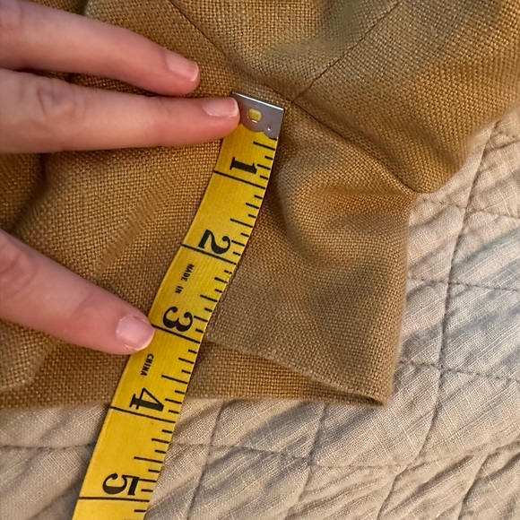 Veronica Beard Alicia Linen High Waisted Pleated Shorts in Camel Size 4 - Picture 5 of 6